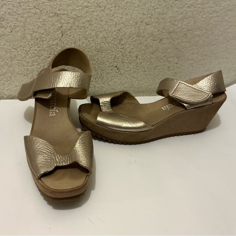 Pedro Garcia Metallic Gold Wedge Sandals with Bow Accent size 10N